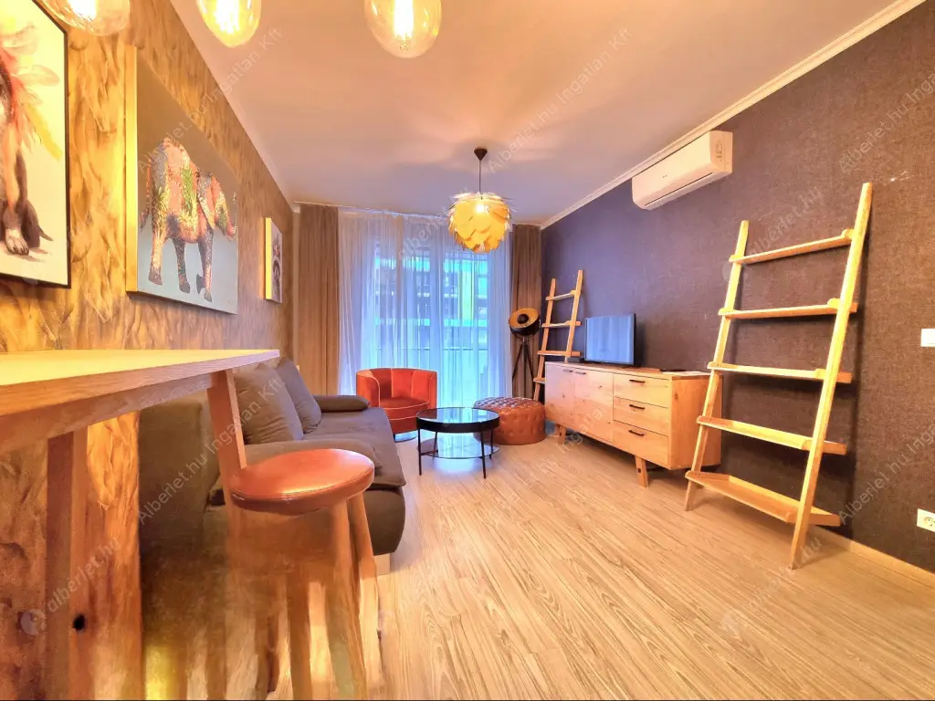 Kiadó albérlet 360000 Ft/hó áron: Budapest, VIII. kerület  Corvin sétány. Mérete: 50 nm, 2 szobás | Alberlet.hu - 6615005