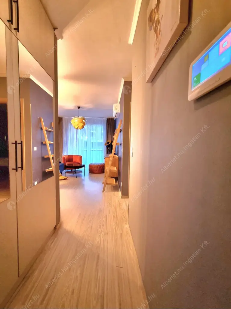 Kiadó albérlet 360000 Ft/hó áron: Budapest, VIII. kerület  Corvin sétány. Mérete: 50 nm, 2 szobás | Alberlet.hu - 6615008