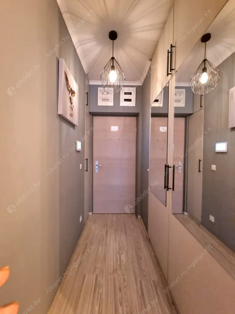 Kiadó albérlet 360000 Ft/hó áron: Budapest, VIII. kerület  Corvin sétány. Mérete: 50 nm, 2 szobás | Alberlet.hu - 6615009