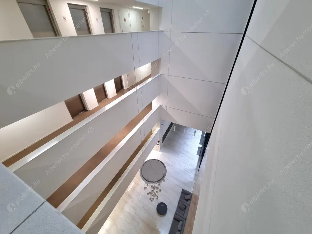 Kiadó albérlet 360000 Ft/hó áron: Budapest, VIII. kerület  Corvin sétány. Mérete: 50 nm, 2 szobás | Alberlet.hu - 6615011