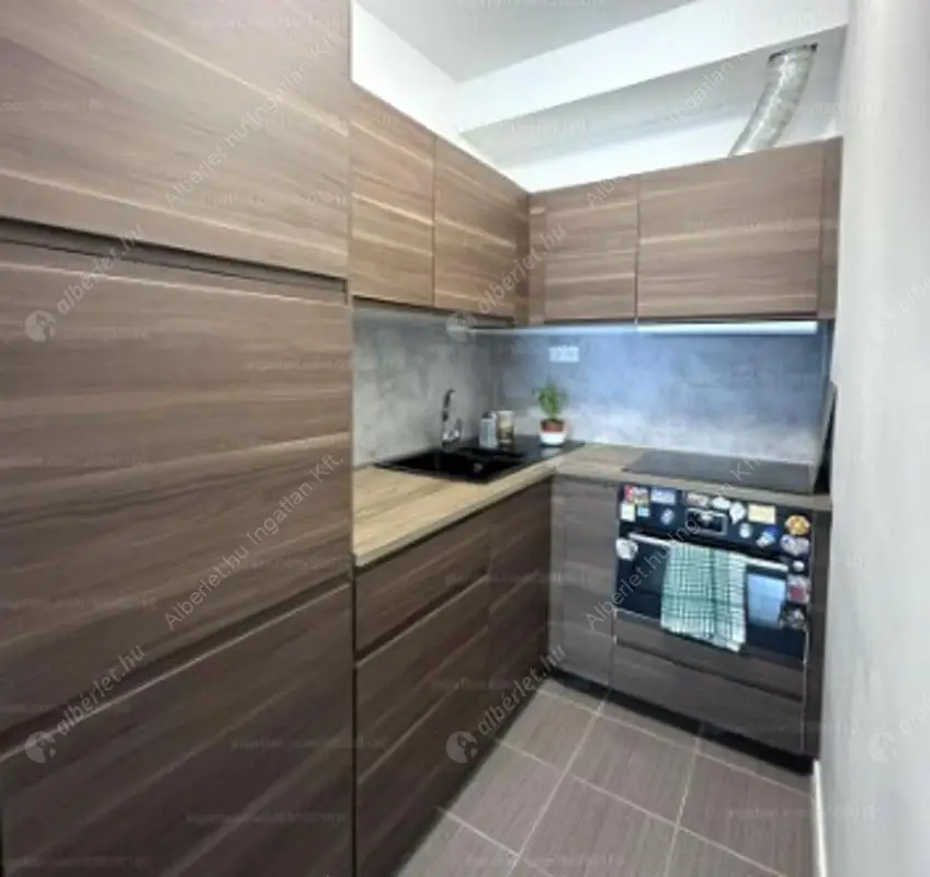 Kiadó albérlet 340000 Ft/hó áron: Budapest, VIII. kerület  Corvin sétány. Mérete: 50 nm, 2 szobás | Alberlet.hu - 6628933