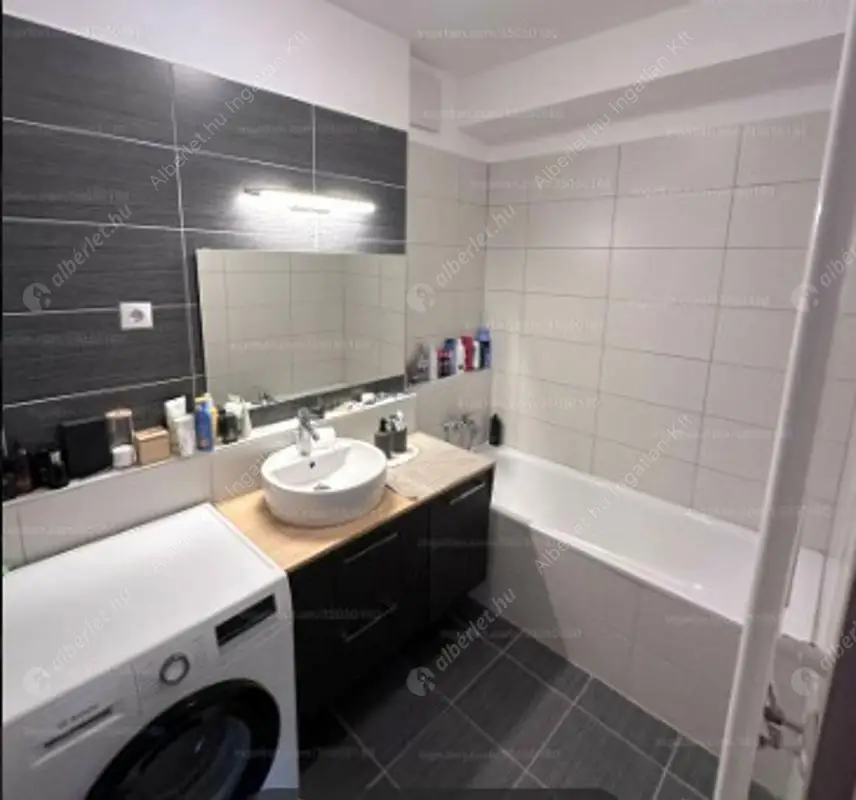 Kiadó albérlet 340000 Ft/hó áron: Budapest, VIII. kerület  Corvin sétány. Mérete: 50 nm, 2 szobás | Alberlet.hu - 6628937