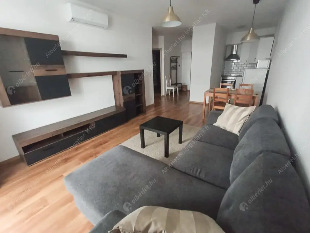 Kiadó albérlet 330000 Ft/hó áron: Budapest, VIII. kerület  Corvin sétány. Mérete: 52 nm, 2 szobás | Alberlet.hu - 6628288