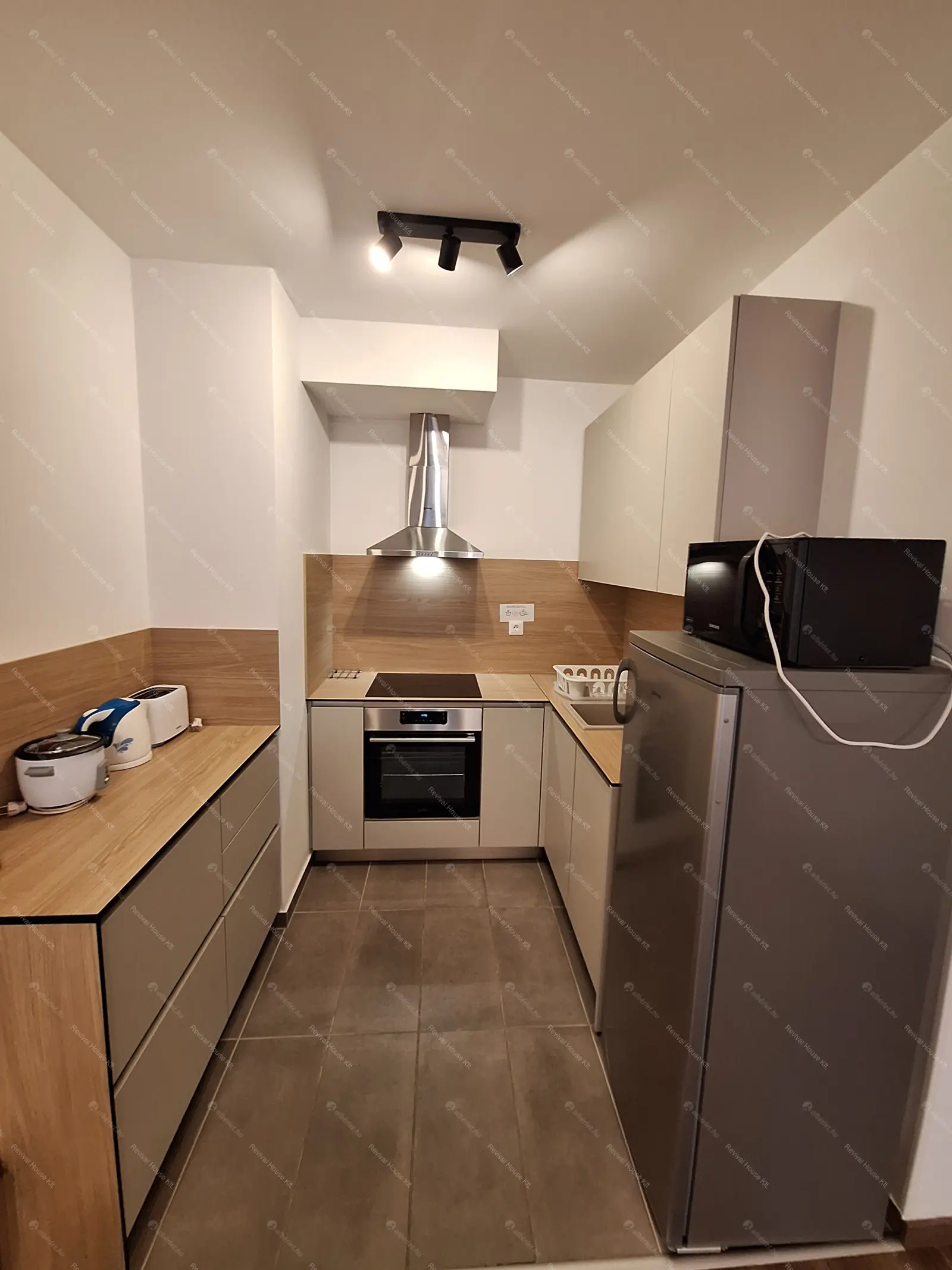 Kiadó albérlet 330000 Ft/hó áron: Budapest, VIII. kerület  Corvin sétány. Mérete: 52 nm, 2 szobás | Alberlet.hu - 6644805