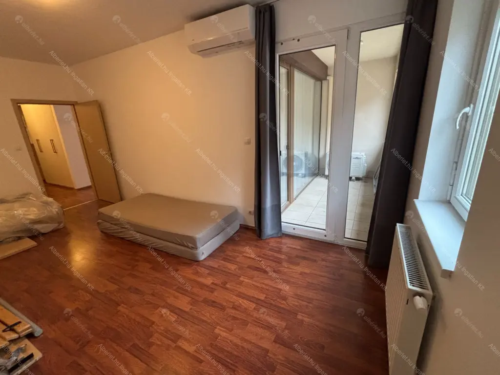 Kiadó albérlet 350000 Ft/hó áron: Budapest, VIII. kerület  Corvin sétány. Mérete: 52 nm, 2 szobás | Alberlet.hu - 6654017