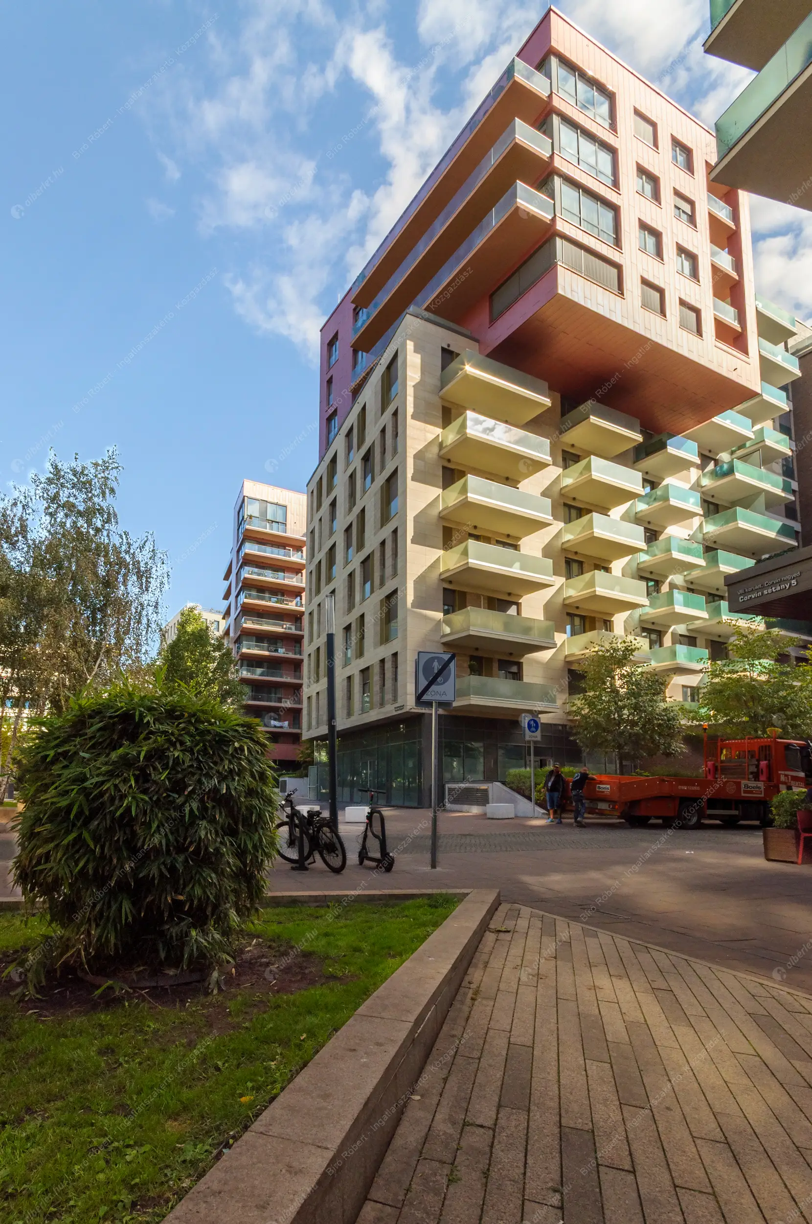 Kiadó albérlet 400000 Ft/hó áron: Budapest, VIII. kerület  Corvin sétány. Mérete: 62 nm, 3 szobás | Alberlet.hu - 6555073