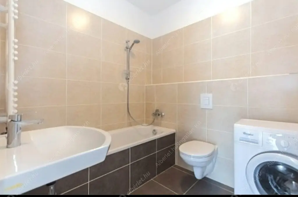 Kiadó albérlet 450000 Ft/hó áron: Budapest, VIII. kerület  Corvin sétány. Mérete: 64 nm, 3 szobás | Alberlet.hu - 6559341