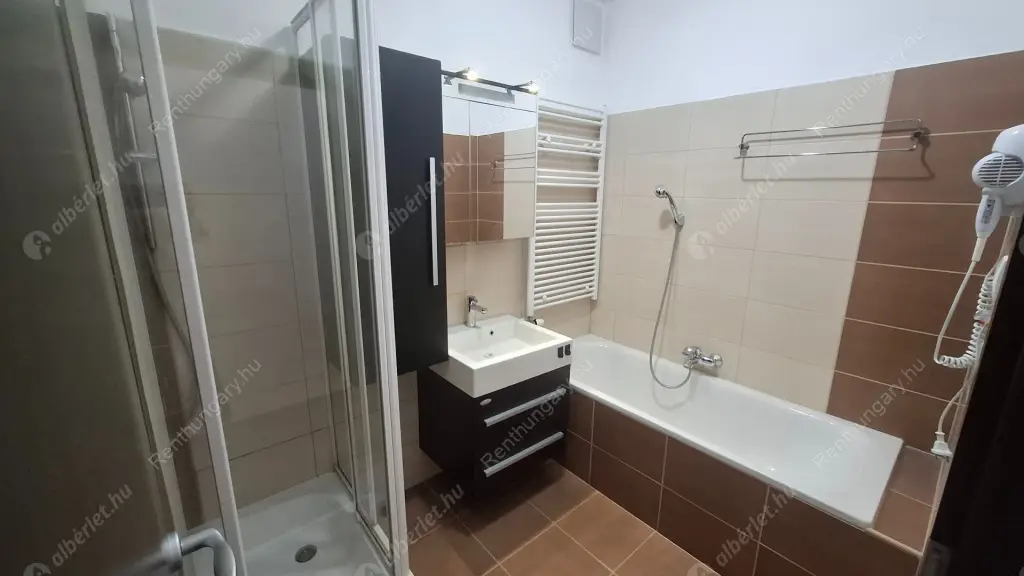 Kiadó albérlet 420000 Ft/hó áron: Budapest, VIII. kerület  Corvin sétány. Mérete: 66 nm, 3 szobás | Alberlet.hu - 6605778