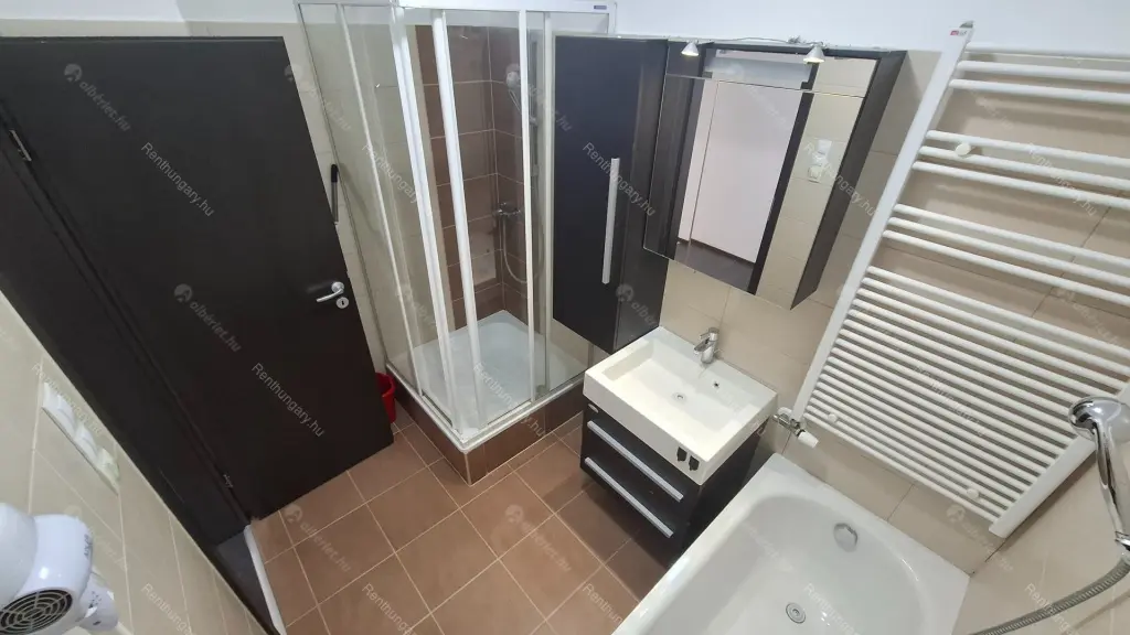 Kiadó albérlet 395000 Ft/hó áron: Budapest, VIII. kerület  Corvin sétány. Mérete: 66 nm, 3 szobás | Alberlet.hu - 6645195