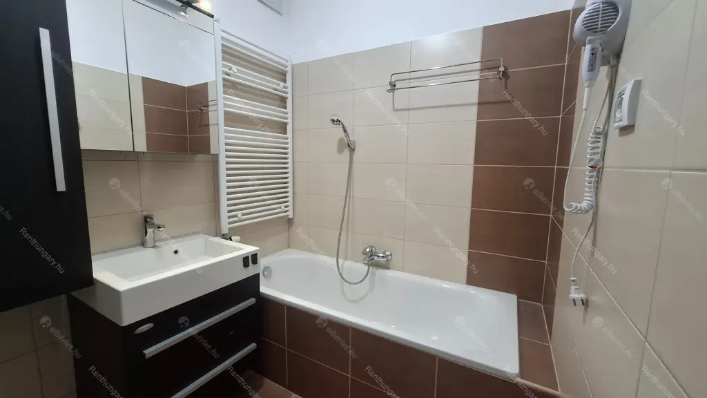 Kiadó albérlet 395000 Ft/hó áron: Budapest, VIII. kerület  Corvin sétány. Mérete: 66 nm, 3 szobás | Alberlet.hu - 6645196