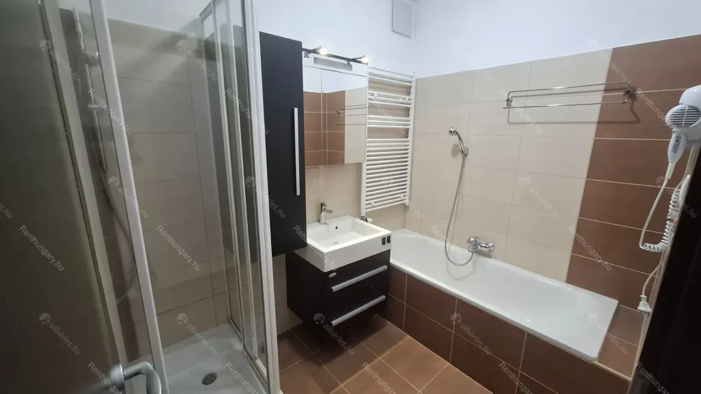 Kiadó albérlet 395000 Ft/hó áron: Budapest, VIII. kerület  Corvin sétány. Mérete: 66 nm, 3 szobás | Alberlet.hu - 6645197