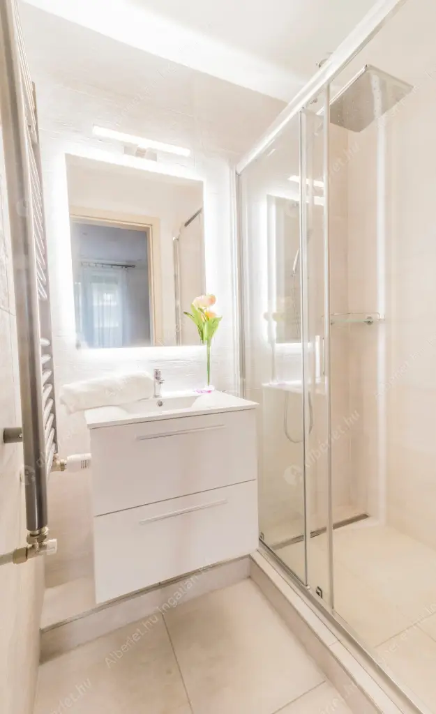 Kiadó albérlet 850000 Ft/hó áron: Budapest, VIII. kerület  Corvin sétány. Mérete: 70 nm, 2 szobás | Alberlet.hu - 6612450