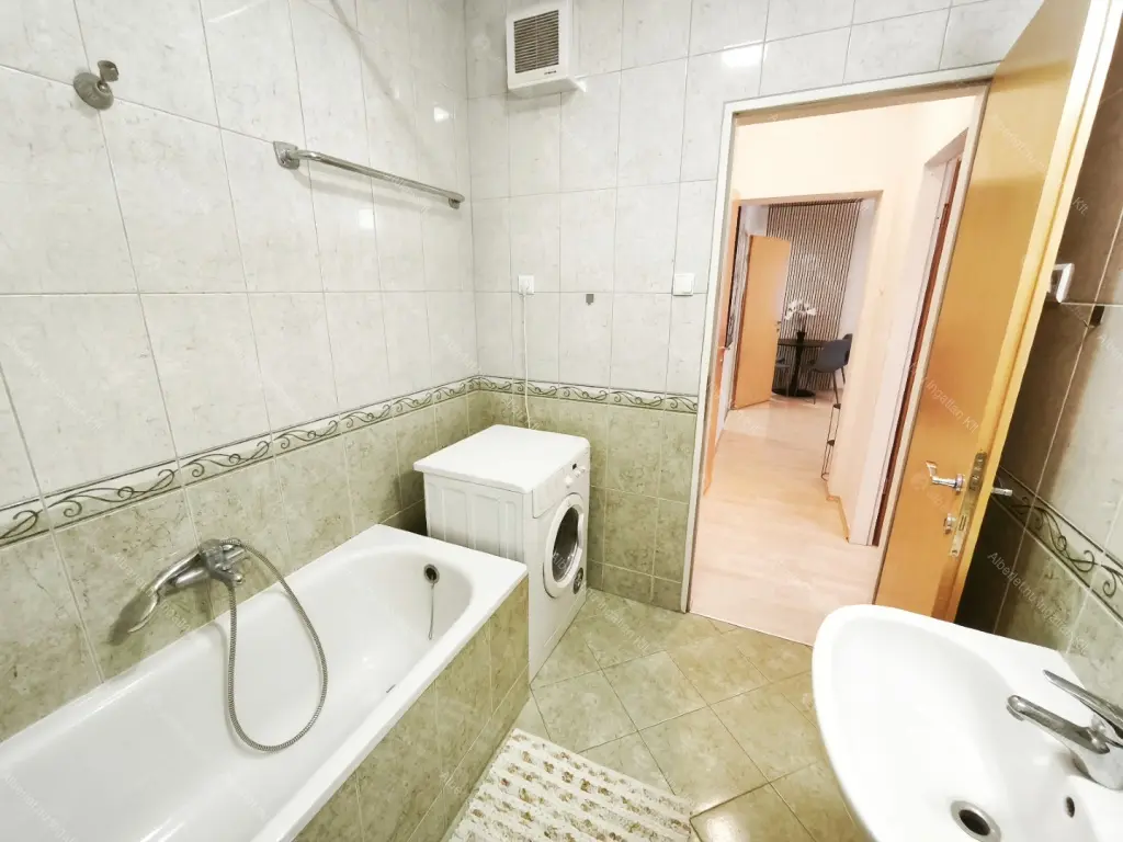 Kiadó albérlet 295000 Ft/hó áron: Budapest, VIII. kerület  Fecske utca. Mérete: 58 nm, 2 szobás | Alberlet.hu - 6693760