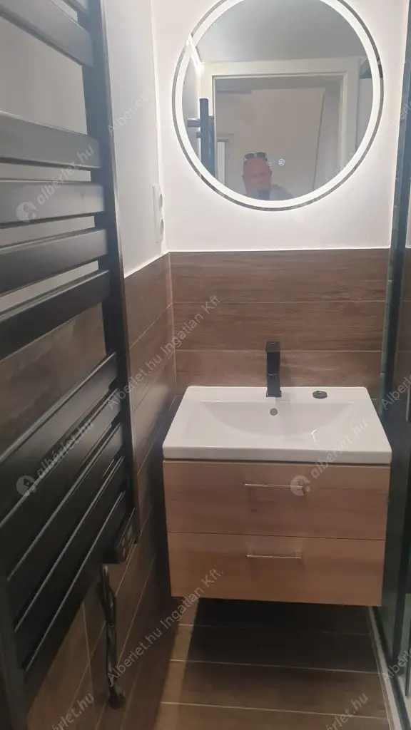 Kiadó albérlet 240000 Ft/hó áron: Budapest, VIII. kerület  Fiumei út. Mérete: 21 nm, 1 szobás | Alberlet.hu - 6565921