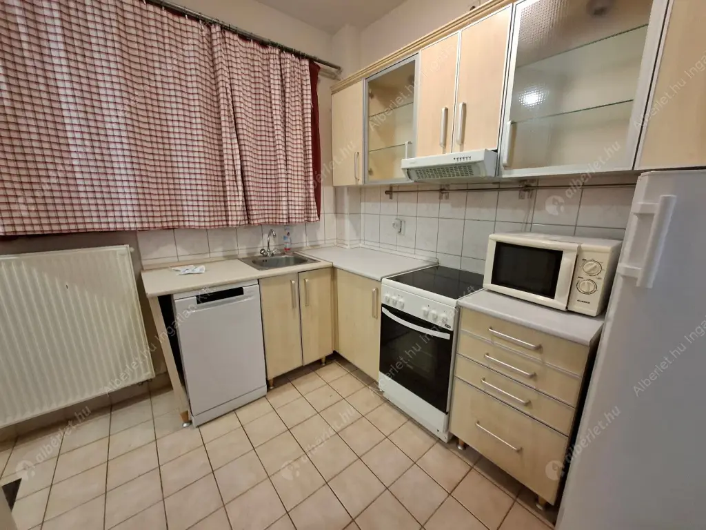 Kiadó albérlet 200000 Ft/hó áron: Budapest, VIII. kerület  Futó utca. Mérete: 42 nm, 1 szobás | Alberlet.hu - 6592957