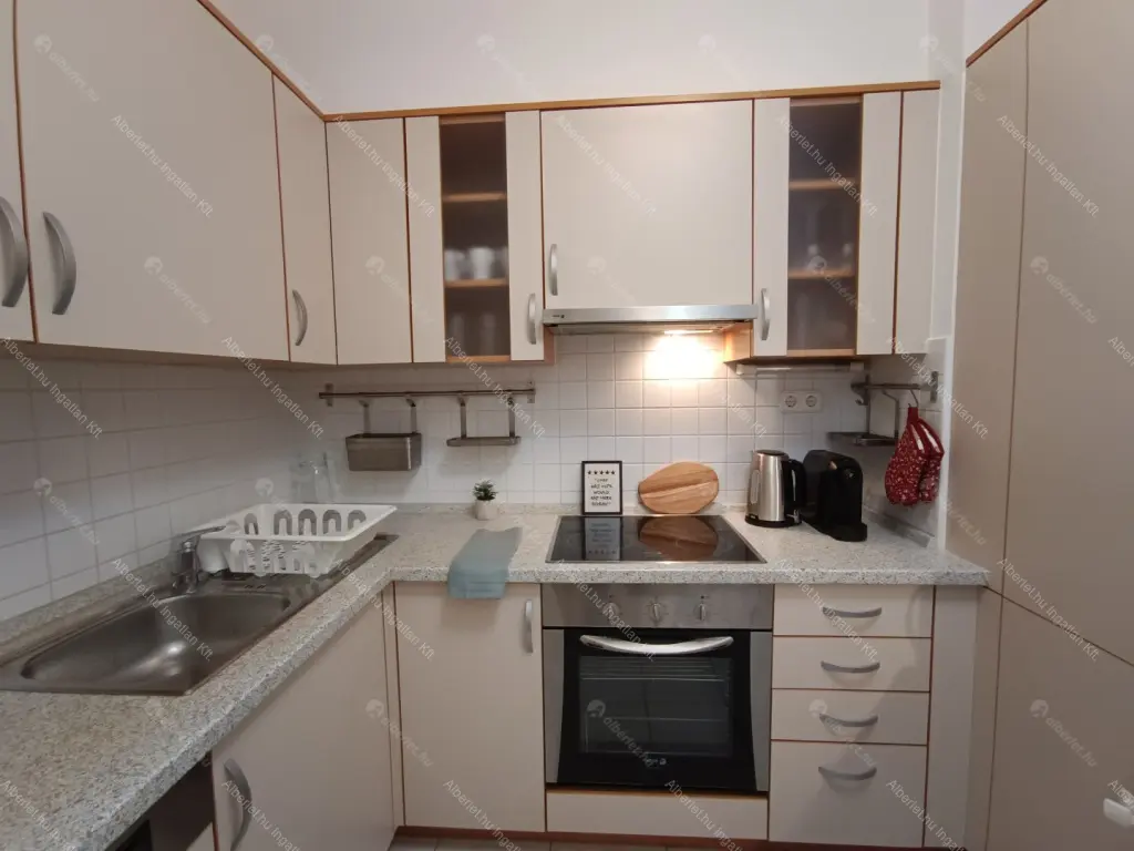 Kiadó albérlet 395000 Ft/hó áron: Budapest, VIII. kerület  Futó utca. Mérete: 61 nm, 1 szobás | Alberlet.hu - 6687404