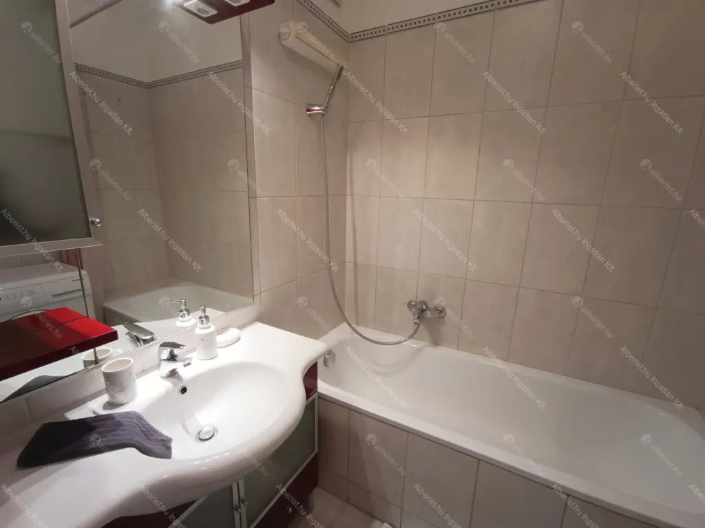 Kiadó albérlet 395000 Ft/hó áron: Budapest, VIII. kerület  Futó utca. Mérete: 61 nm, 1 szobás | Alberlet.hu - 6687409