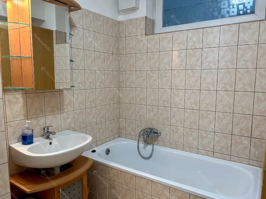 Kiadó albérlet 350000 Ft/hó áron: Budapest, VIII. kerület  Futó utca. Mérete: 71 nm, 1 szobás | Alberlet.hu - 6679848