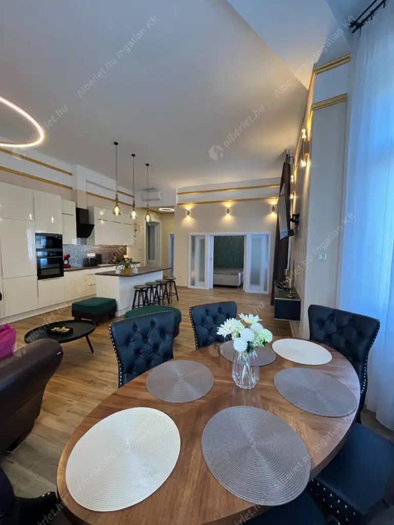 Kiadó albérlet 450000 Ft/hó áron: Budapest, VIII. kerület  Gutenberg tér. Mérete: 107 nm, 3 szobás | Alberlet.hu - 6575446
