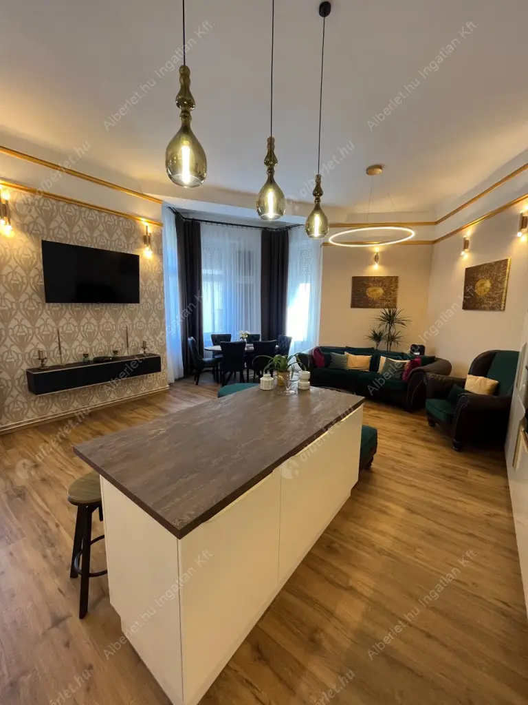 Kiadó albérlet 450000 Ft/hó áron: Budapest, VIII. kerület  Gutenberg tér. Mérete: 107 nm, 3 szobás | Alberlet.hu - 6575449