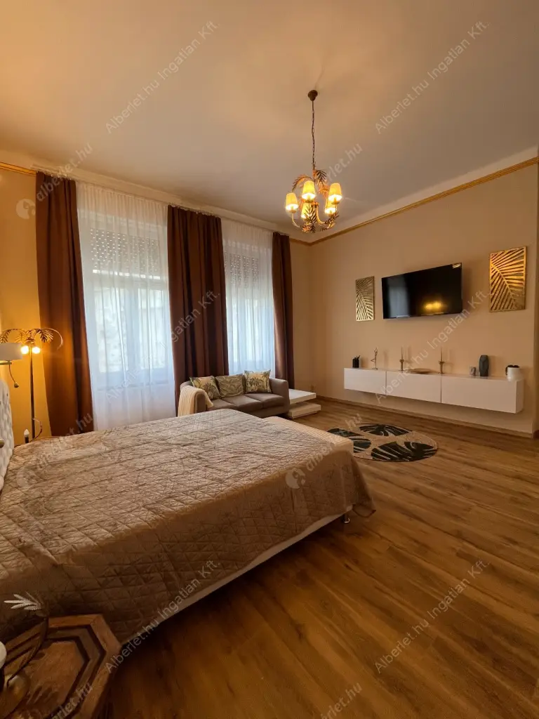 Kiadó albérlet 450000 Ft/hó áron: Budapest, VIII. kerület  Gutenberg tér. Mérete: 107 nm, 3 szobás | Alberlet.hu - 6575457