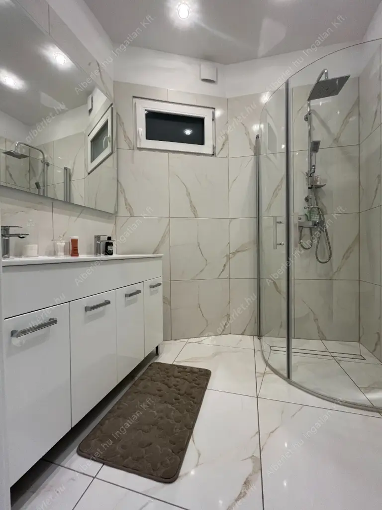 Kiadó albérlet 450000 Ft/hó áron: Budapest, VIII. kerület  Gutenberg tér. Mérete: 107 nm, 3 szobás | Alberlet.hu - 6575464