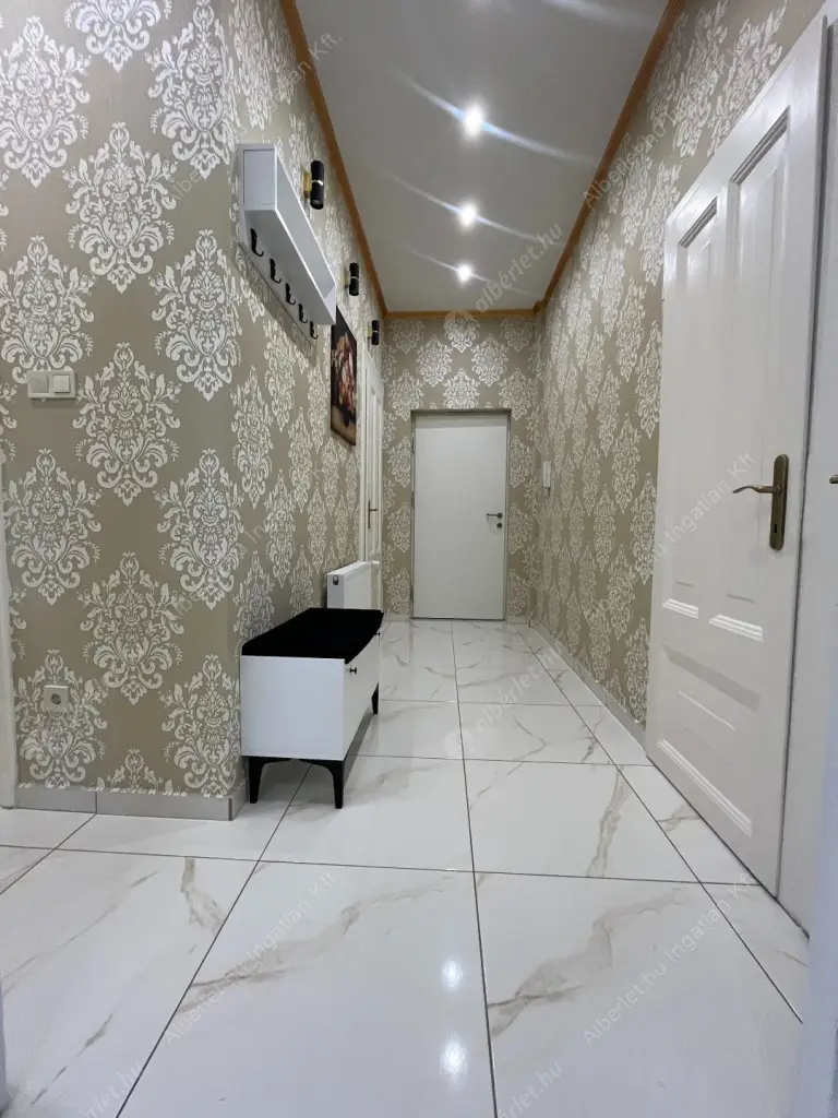 Kiadó albérlet 450000 Ft/hó áron: Budapest, VIII. kerület  Gutenberg tér. Mérete: 107 nm, 3 szobás | Alberlet.hu - 6575465