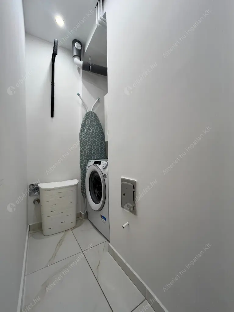 Kiadó albérlet 450000 Ft/hó áron: Budapest, VIII. kerület  Gutenberg tér. Mérete: 107 nm, 3 szobás | Alberlet.hu - 6575467