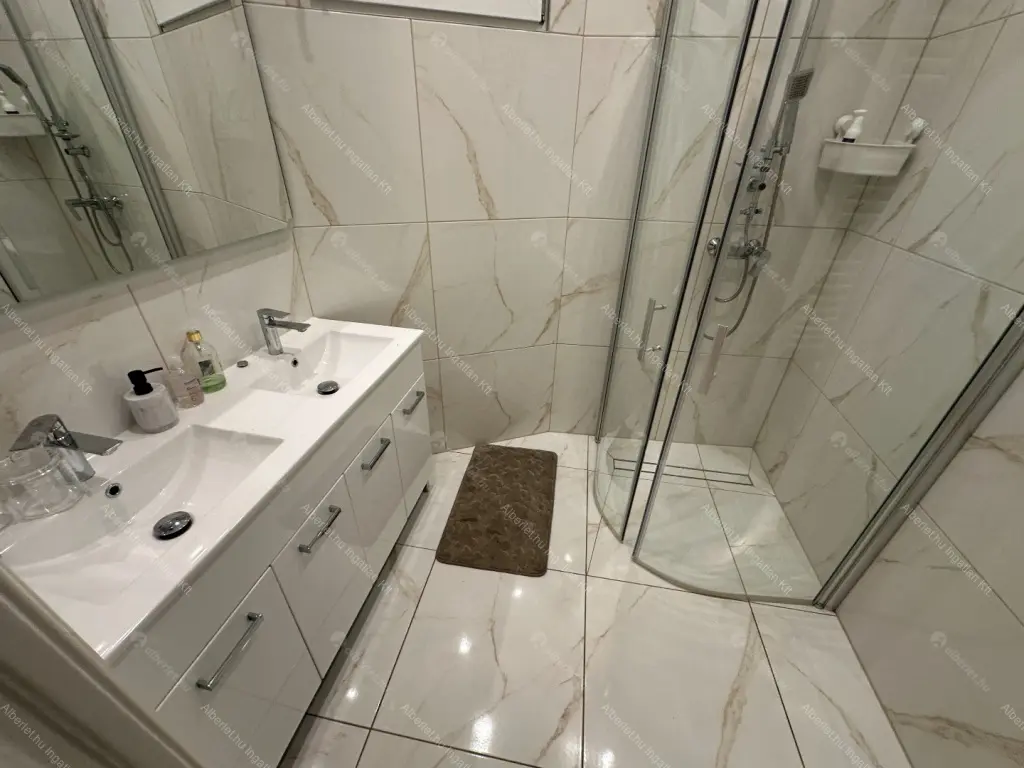 Kiadó albérlet 450000 Ft/hó áron: Budapest, VIII. kerület  Gutenberg tér. Mérete: 107 nm, 3 szobás | Alberlet.hu - 6702197