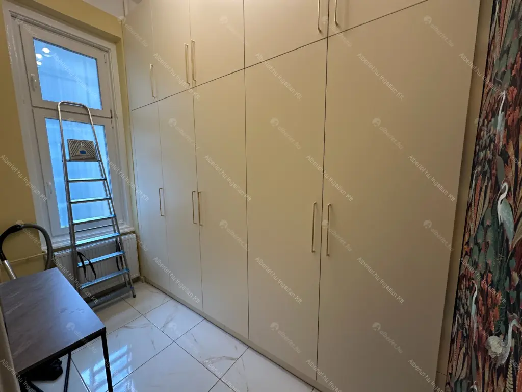 Kiadó albérlet 450000 Ft/hó áron: Budapest, VIII. kerület  Gutenberg tér. Mérete: 107 nm, 3 szobás | Alberlet.hu - 6702198