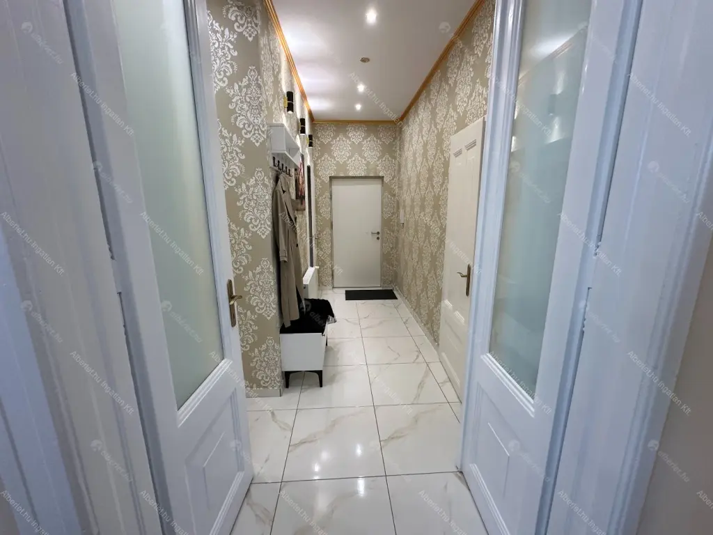 Kiadó albérlet 450000 Ft/hó áron: Budapest, VIII. kerület  Gutenberg tér. Mérete: 107 nm, 3 szobás | Alberlet.hu - 6702200