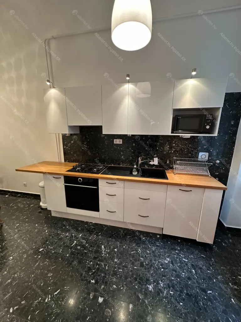 Kiadó albérlet 400000 Ft/hó áron: Budapest, VIII. kerület  Gutenberg tér. Mérete: 115 nm, 4 szobás | Alberlet.hu - 6659774