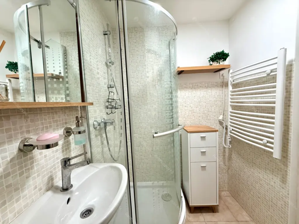 Kiadó albérlet 200000 Ft/hó áron: Budapest, VIII. kerület  Gyulai Pál utca. Mérete: 31 nm, 1 szobás | Alberlet.hu - 6650550