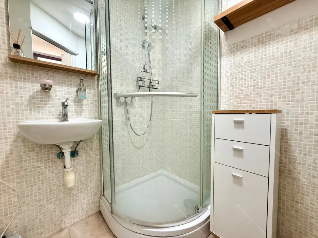 Kiadó albérlet 200000 Ft/hó áron: Budapest, VIII. kerület  Gyulai Pál utca. Mérete: 31 nm, 1 szobás | Alberlet.hu - 6650561