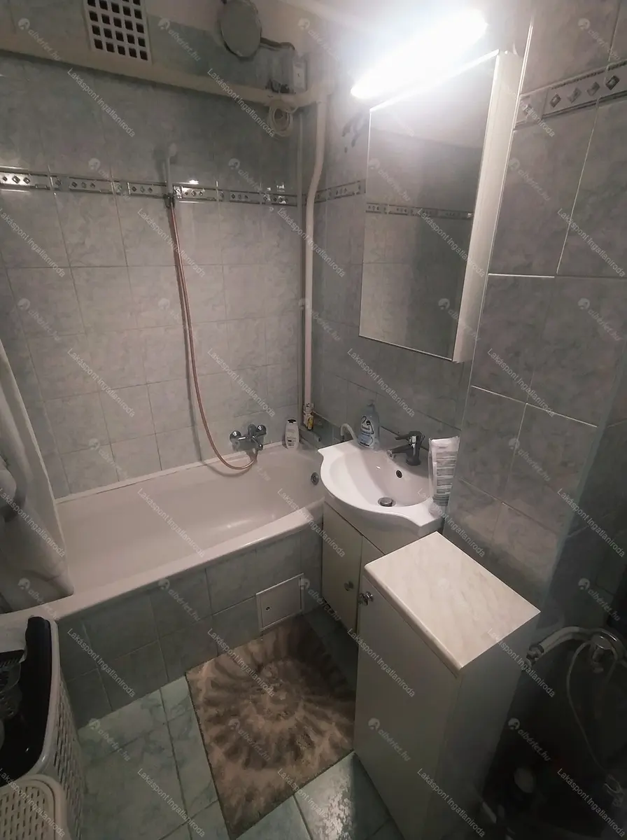 Kiadó albérlet 220000 Ft/hó áron: Budapest, VIII. kerület  Harminckettesek tere. Mérete: 50 nm, 2 szobás | Alberlet.hu - 6674835