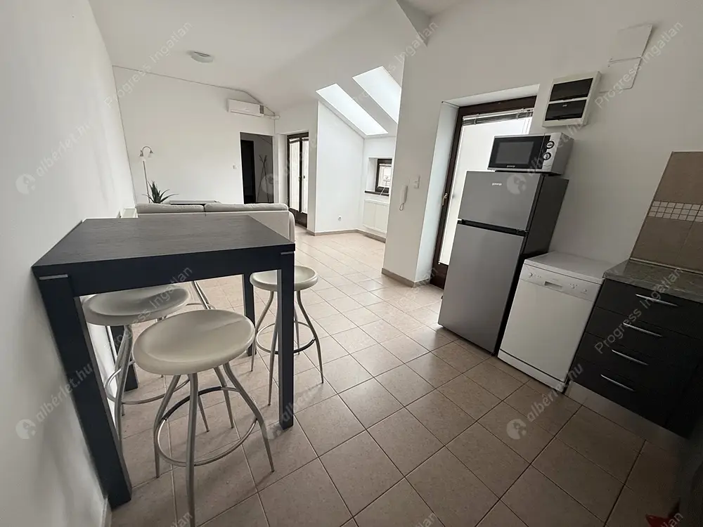 Kiadó albérlet 270000 Ft/hó áron: Budapest, VIII. kerület  Högyes Endre  . Mérete: 53 nm, 2 szobás | Alberlet.hu - 6638834