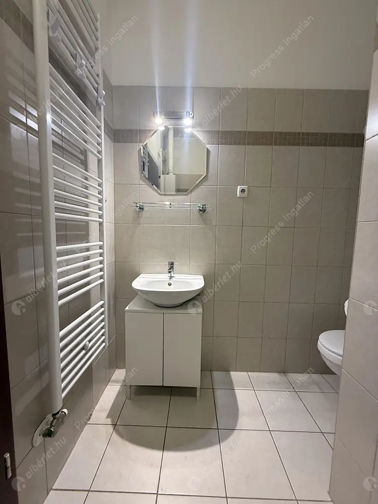 Kiadó albérlet 270000 Ft/hó áron: Budapest, VIII. kerület  Högyes Endre  . Mérete: 53 nm, 2 szobás | Alberlet.hu - 6638841