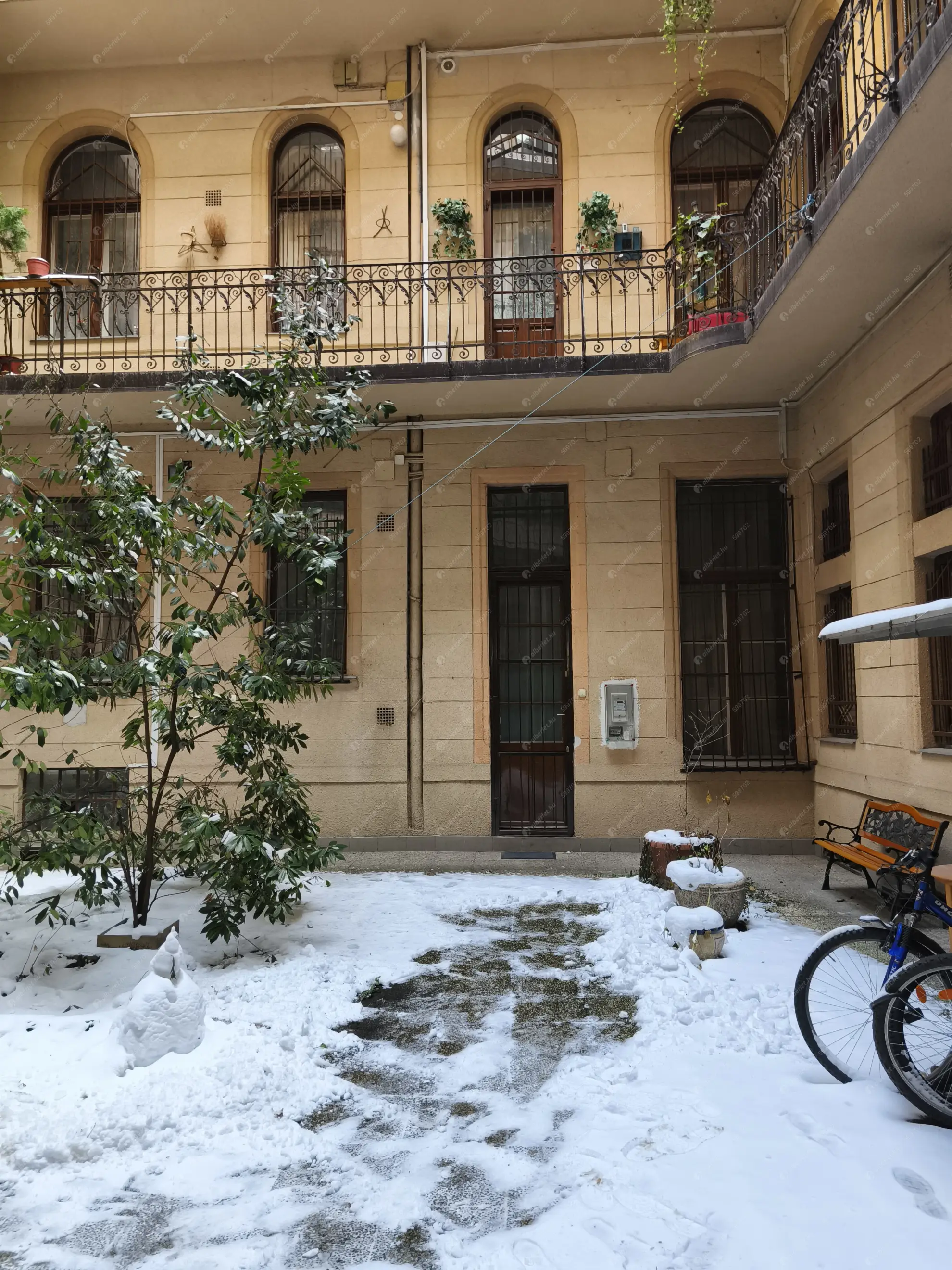 Kiadó albérlet 180000 Ft/hó áron: Budapest, VIII. kerület  Horváth Mihály tér. Mérete: 35 nm, 1 szobás | Alberlet.hu - 6633115