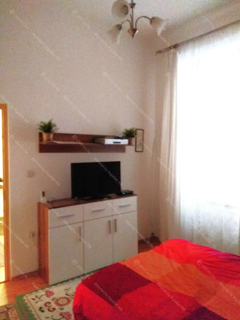 Kiadó albérlet 180000 Ft/hó áron: Budapest, VIII. kerület  Horváth Mihály tér. Mérete: 35 nm, 1 szobás | Alberlet.hu - 6645800