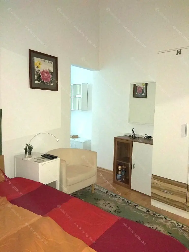 Kiadó albérlet 180000 Ft/hó áron: Budapest, VIII. kerület  Horváth Mihály tér. Mérete: 35 nm, 1 szobás | Alberlet.hu - 6645803