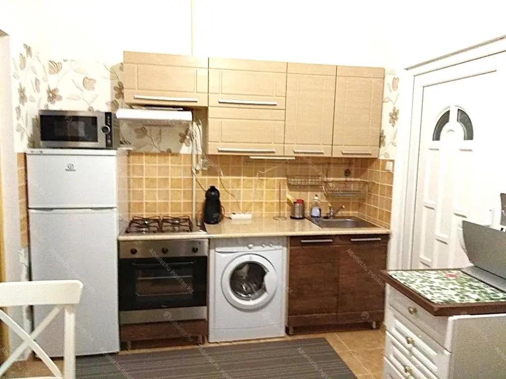 Kiadó albérlet 180000 Ft/hó áron: Budapest, VIII. kerület  Horváth Mihály tér. Mérete: 35 nm, 1 szobás | Alberlet.hu - 6645804