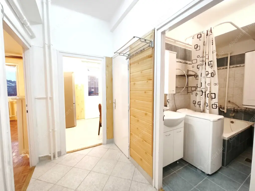 Kiadó albérlet 240000 Ft/hó áron: Budapest, VIII. kerület  Horváth Mihály tér. Mérete: 54 nm, 1 szobás | Alberlet.hu - 6633249