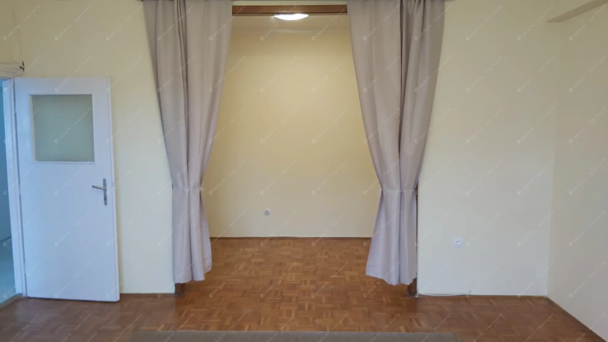 Kiadó albérlet 250000 Ft/hó áron: Budapest, VIII. kerület  Horváth Mihály tér. Mérete: 54 nm, 2 szobás | Alberlet.hu - 6629091