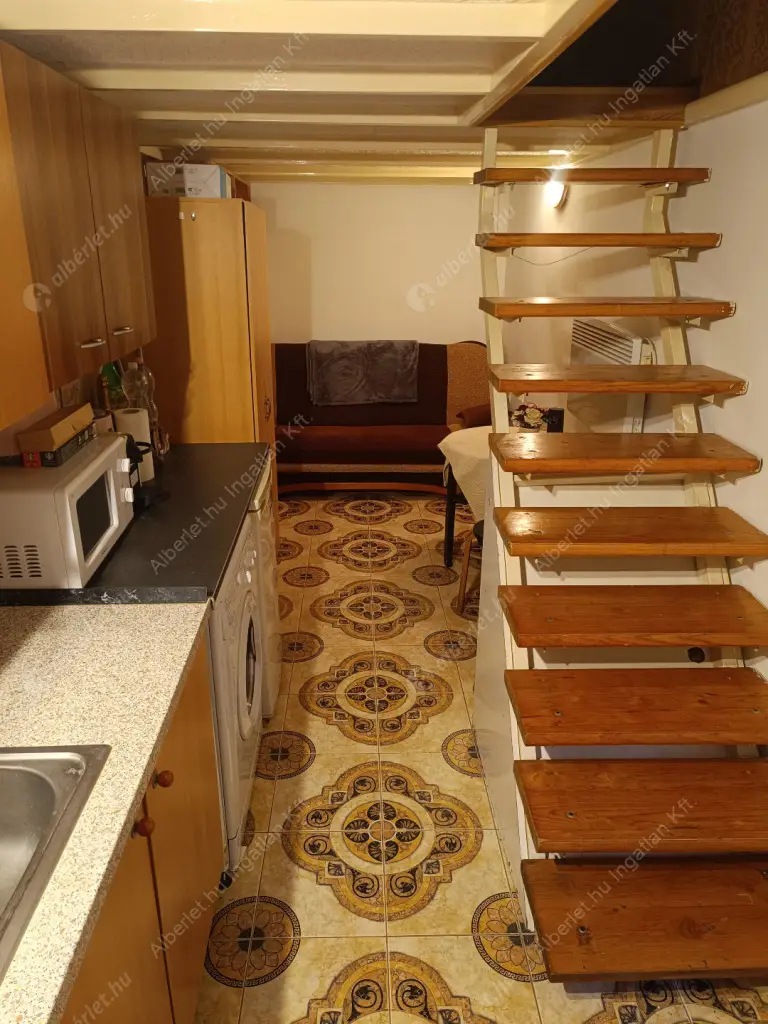 Kiadó albérlet 200000 Ft/hó áron: Budapest, VIII. kerület  II. János Pál pápa tér. Mérete: 22 nm, 1 szobás | Alberlet.hu - 6612160