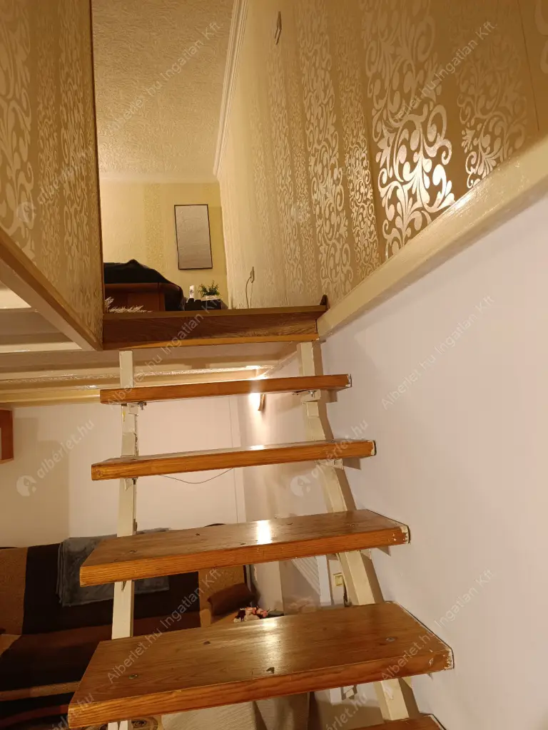 Kiadó albérlet 200000 Ft/hó áron: Budapest, VIII. kerület  II. János Pál pápa tér. Mérete: 22 nm, 1 szobás | Alberlet.hu - 6612161