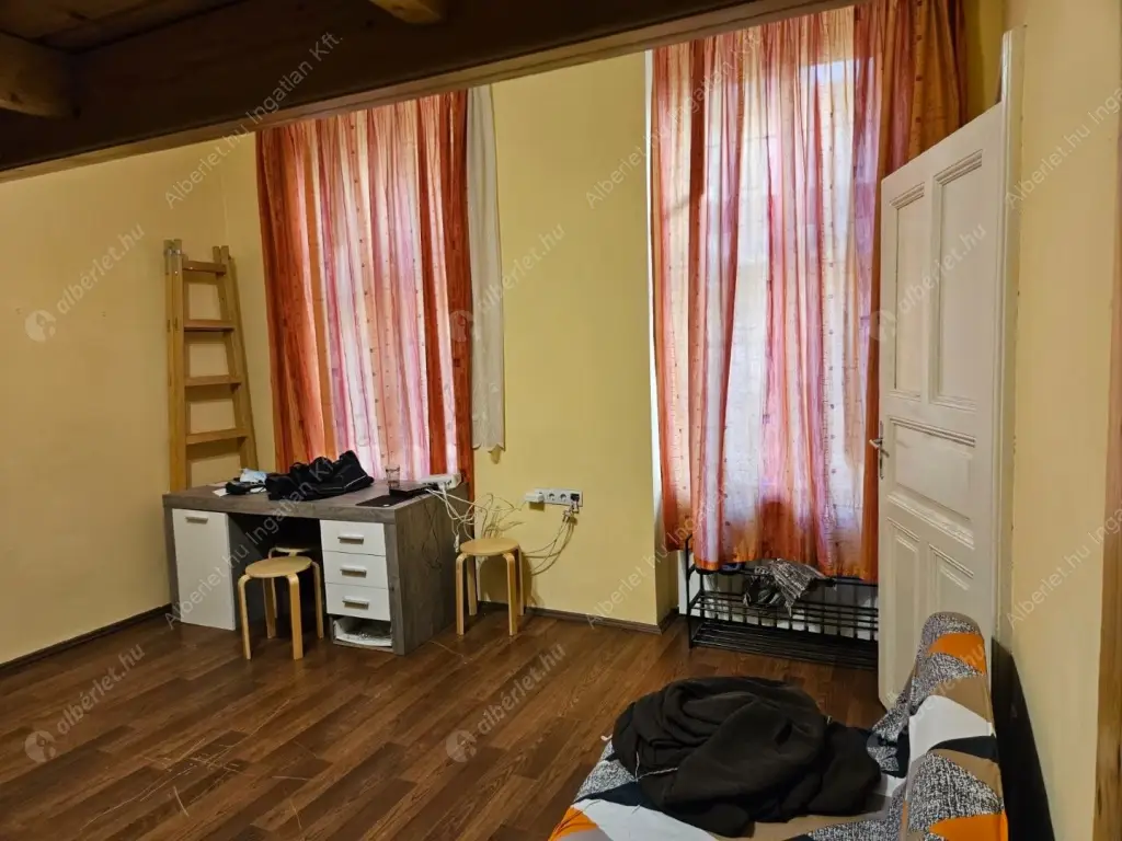 Kiadó albérlet 180000 Ft/hó áron: Budapest, VIII. kerület  II. János Pál pápa tér. Mérete: 32 nm, 1 szobás | Alberlet.hu - 6584392