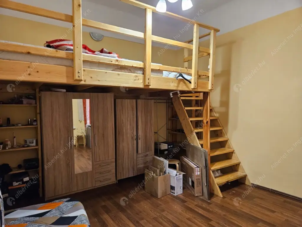 Kiadó albérlet 180000 Ft/hó áron: Budapest, VIII. kerület  II. János Pál pápa tér. Mérete: 32 nm, 1 szobás | Alberlet.hu - 6584622