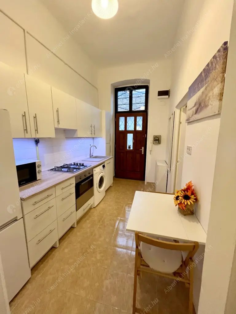 Kiadó albérlet 215000 Ft/hó áron: Budapest, VIII. kerület  II. János Pál pápa tér. Mérete: 32 nm, 1 szobás | Alberlet.hu - 6630640