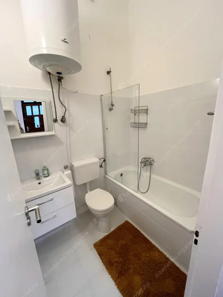 Kiadó albérlet 215000 Ft/hó áron: Budapest, VIII. kerület  II. János Pál pápa tér. Mérete: 32 nm, 1 szobás | Alberlet.hu - 6630641