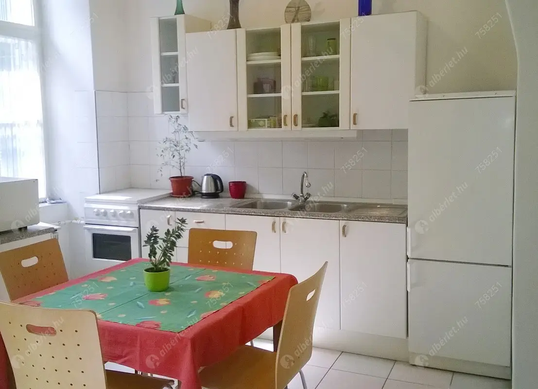 Kiadó albérlet 238000 Ft/hó áron: Budapest, VIII. kerület  II. János Pál pápa tér. Mérete: 45 nm, 1 szobás | Alberlet.hu - 6405799